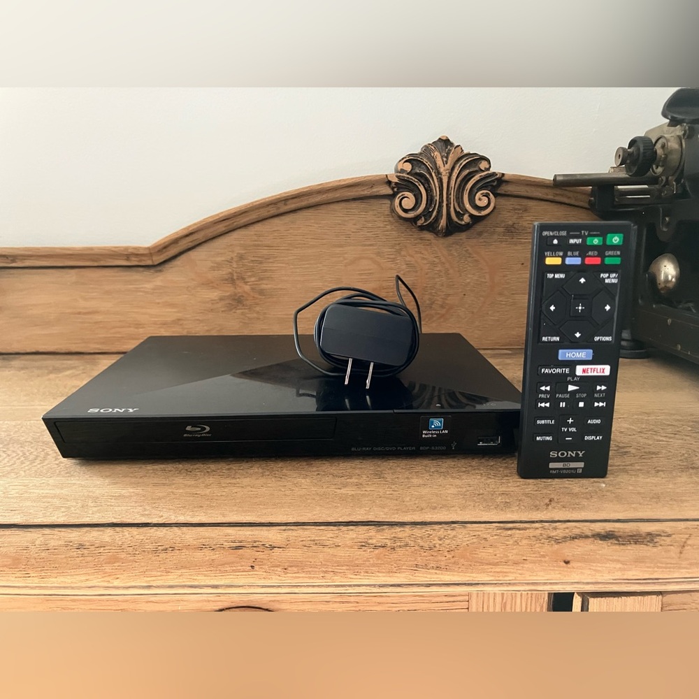 Sony BDP-S3200 Blu-ray DVD Smart Streaming WiFi Player w/ Remote & Power Cable